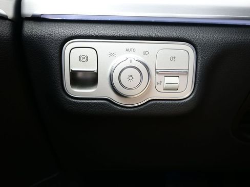 Used 2024 Mercedes-Benz GLE 450e 4MATIC image 18