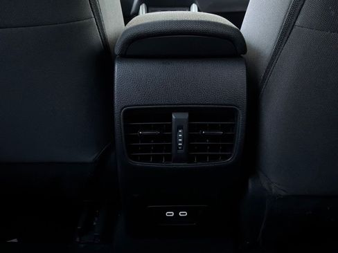 Used 2025 Toyota Corolla Cross LE FWD image 13