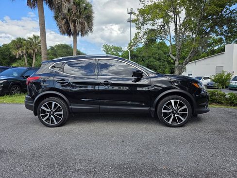 Used 2019 Nissan Rogue Sport SL FWD image 2