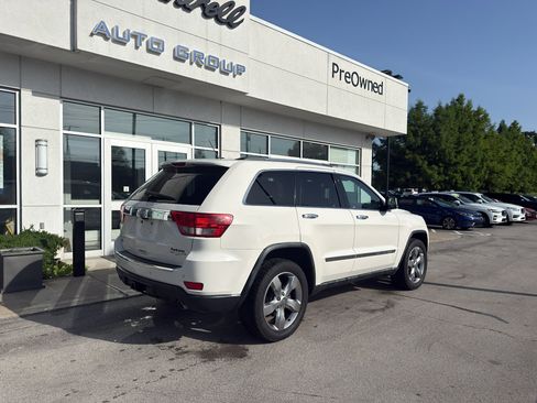 Used 2011 Jeep Grand Cherokee Overland AWD/4WD image 3