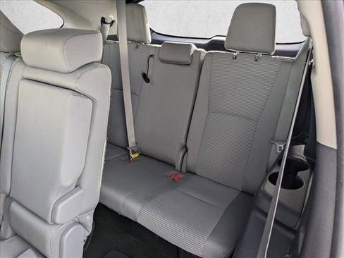 Used 2023 Toyota Highlander LE image 19