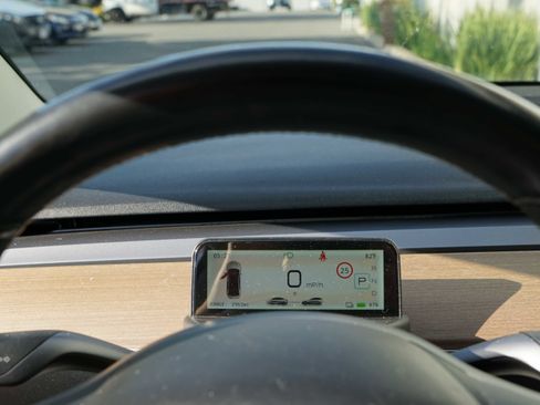 Used 2018 Tesla Model 3 Long Range image 41