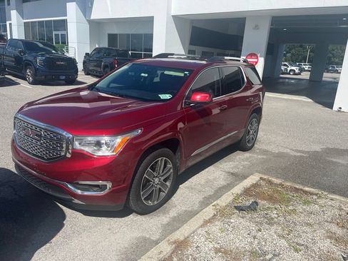 Used 2019 GMC Acadia Denali w/ Technology Package FWD image 2