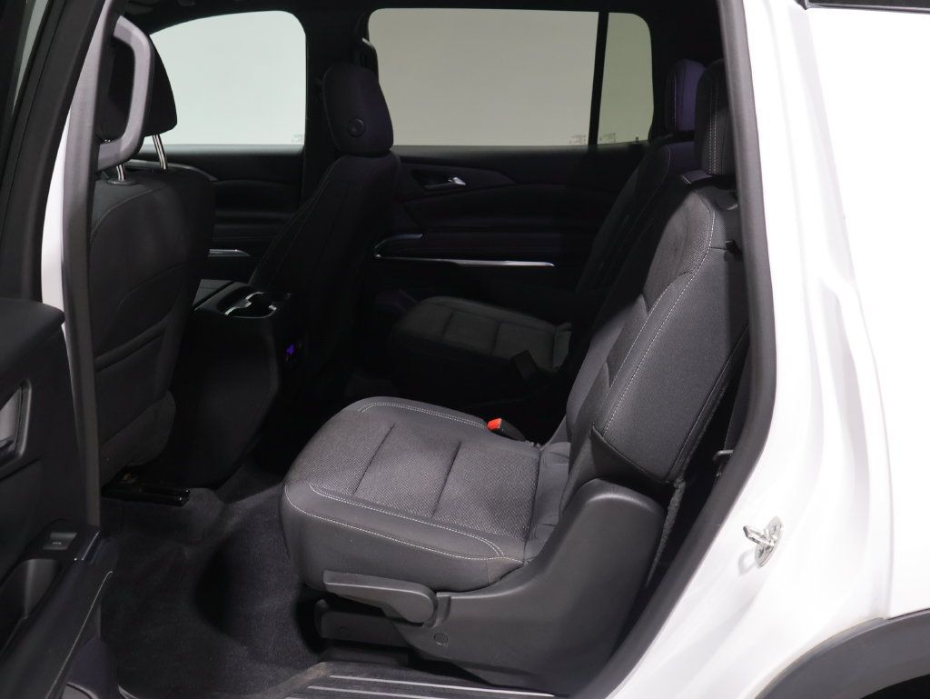 Used 2024 Chevrolet Traverse LT w/ Midnight/Sport Edition AWD/4WD image 17