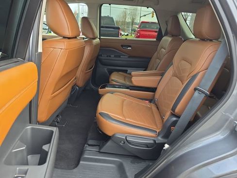 Used 2022 Nissan Pathfinder Platinum w/ Cargo Package image 14