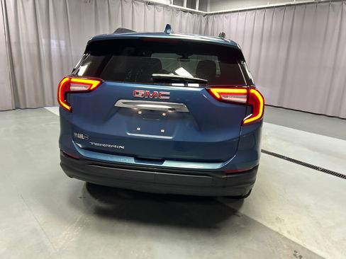 Used 2024 GMC Terrain SLE w/ Driver Convenience Package image 6