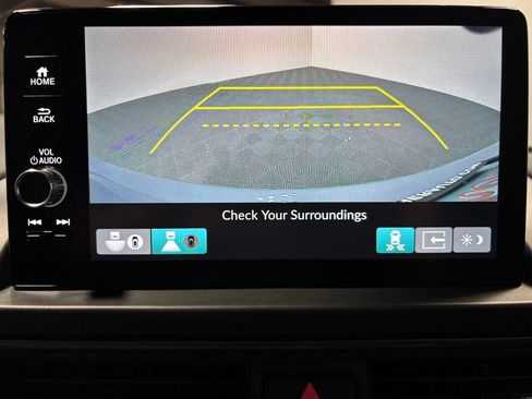 Used 2025 Honda Pilot TrailSport image 14