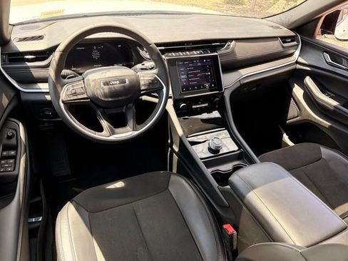 Certified 2025 Jeep Grand Cherokee Altitude RWD image 8