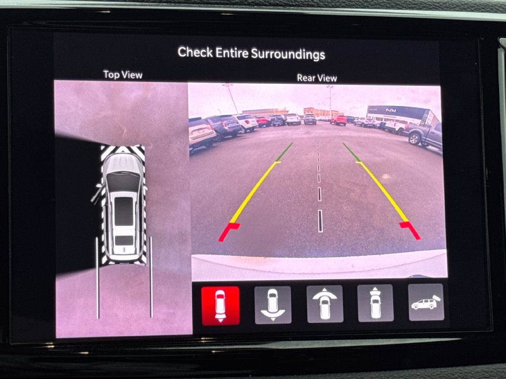 Used 2023 Chrysler Pacifica Touring-L FWD image 46