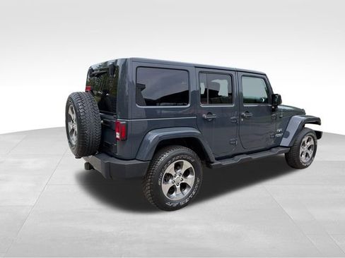 Used 2017 Jeep Wrangler Unlimited Sahara w/ Connectivity Group AWD/4WD image 3