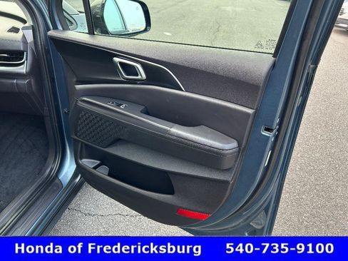 Used 2025 Kia Carnival SX w/ SX Dark Edition Package FWD image 12