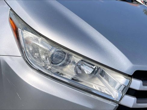 Used 2019 Toyota Highlander XLE image 28