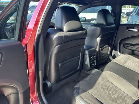 Used 2018 Dodge Charger R/T image 12