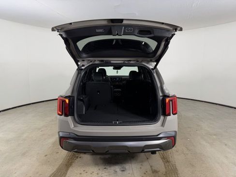 Used 2025 Kia Sorento SX Prestige image 9