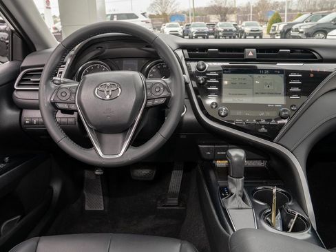 Used 2020 Toyota Camry SE image 6