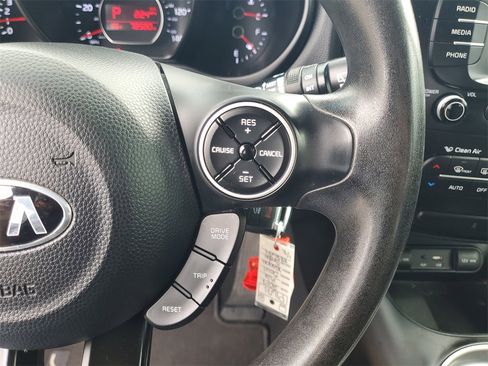 Used 2017 Kia Soul + image 16