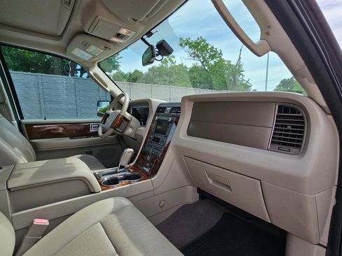 Used 2012 Lincoln Navigator L 2WD image 20