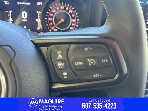 Used 2024 Jeep Gladiator Sport AWD/4WD image 29