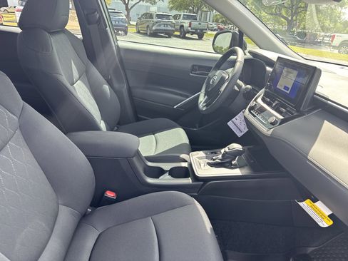 New 2026 Toyota Corolla Cross LE FWD image 33