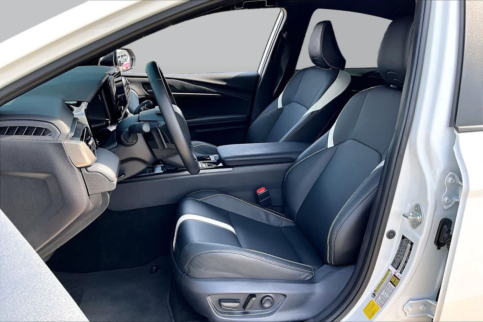 Used 2026 Toyota Camry SE w/ Convenience Package FWD image 8