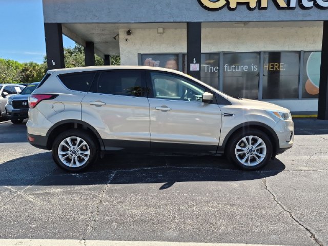 Used 2017 Ford Escape SE FWD image 4