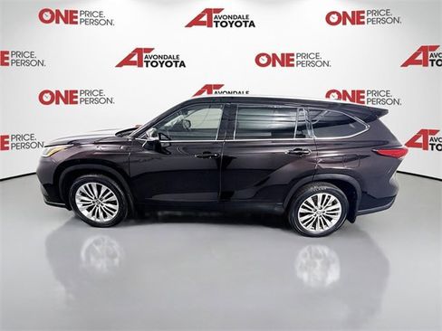 Used 2021 Toyota Highlander Platinum image 4