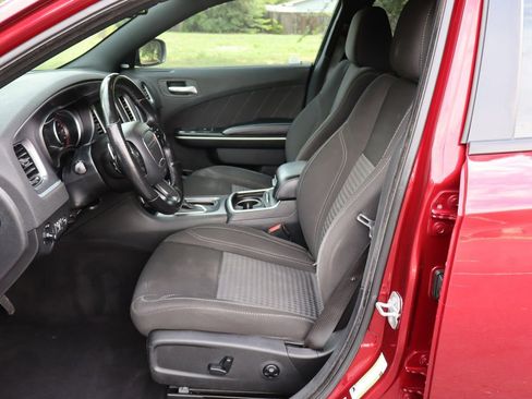 Used 2019 Dodge Charger SXT w/ Cold Weather Package image 19