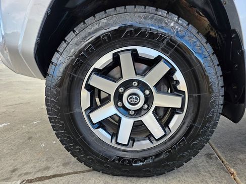 Used 2018 Toyota 4Runner TRD Off-Road image 32