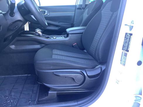 Used 2022 Kia Sorento LX AWD/4WD image 11