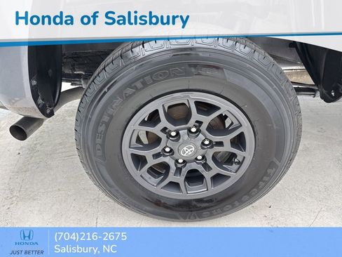 Used 2017 Toyota Tacoma SR5 image 9