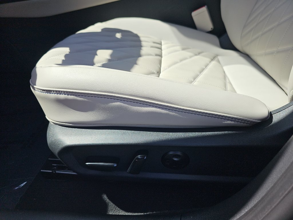 Used 2026 Nissan Sentra SL w/ Floor Mat Package FWD image 28