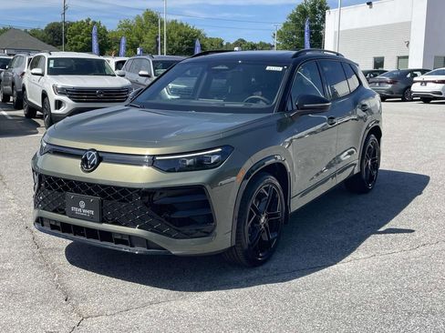 New 2026 Volkswagen Tiguan SE R-Line FWD image 3