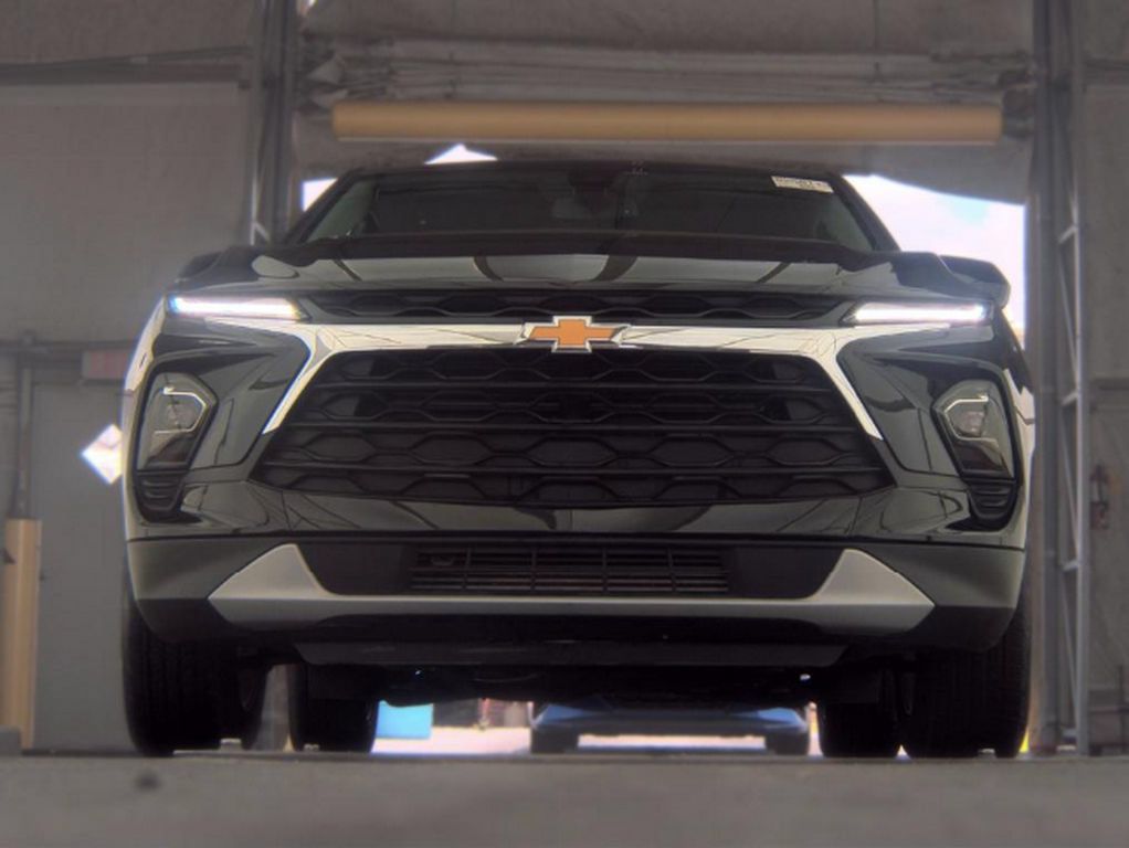 Used 2024 Chevrolet Blazer LT w/ Convenience Package FWD image 3