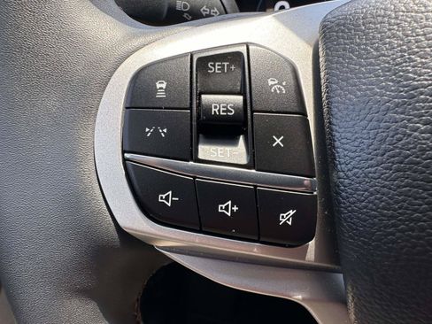 Used 2026 Ford Explorer Active AWD/4WD image 18