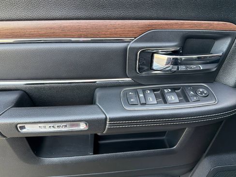 Used 2017 RAM 2500 Laramie w/ Convenience Group image 11