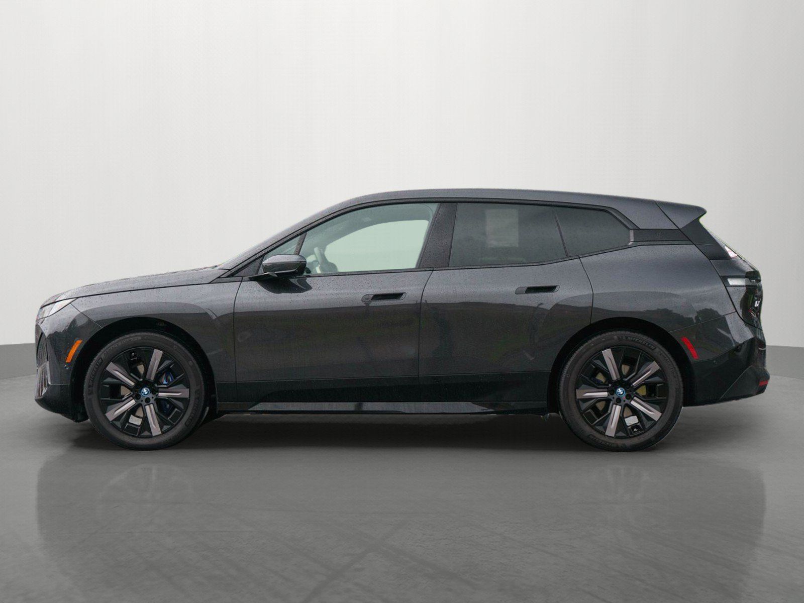 Used 2024 BMW iX xDrive50 w/ Premium Package AWD/4WD image 4