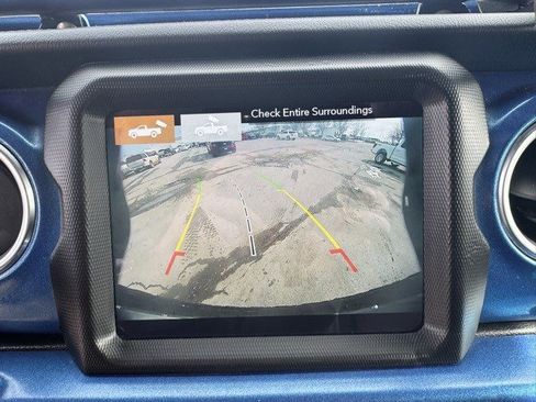 Used 2018 Jeep Wrangler Unlimited Sahara image 20