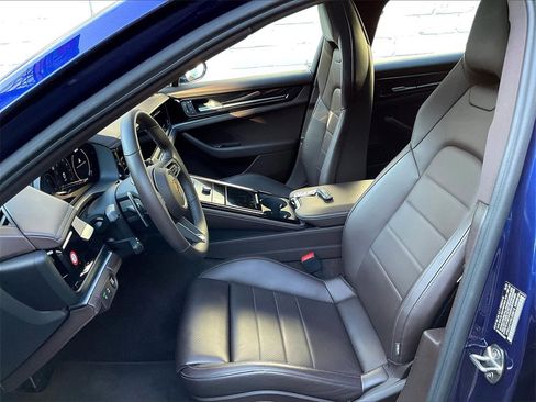 Certified 2024 Porsche Panamera image 5
