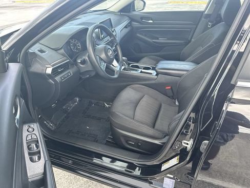 Used 2024 Nissan Altima 2.5 SV FWD image 30