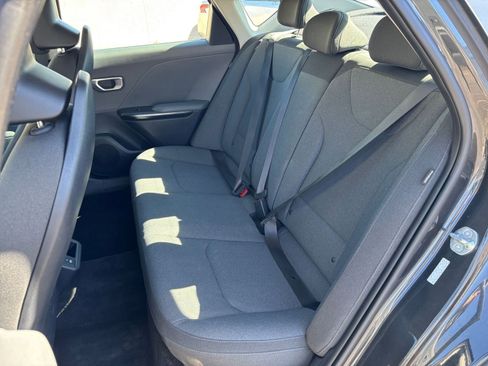 Used 2025 Kia K4 LXS image 37