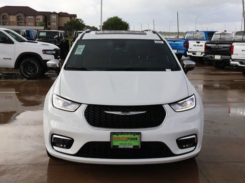 New 2026 Chrysler Pacifica Pinnacle FWD image 2