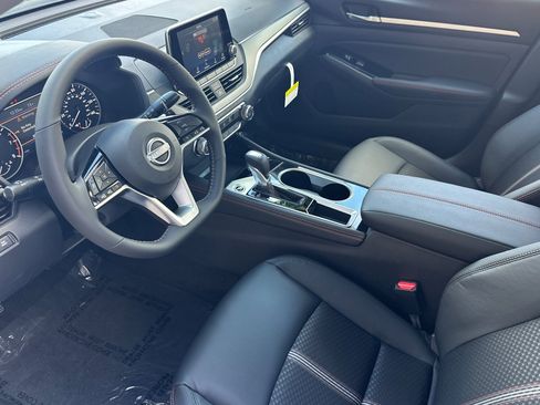 New 2025 Nissan Altima 2.5 SR image 10