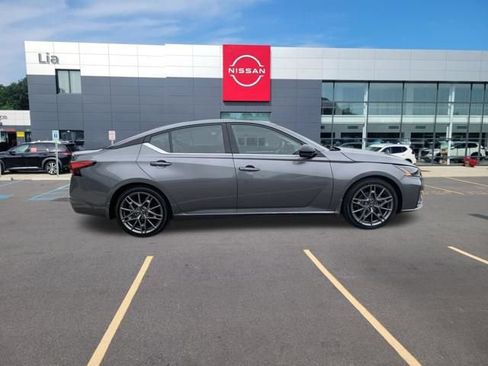 Certified 2024 Nissan Altima 2.0 SR FWD image 8