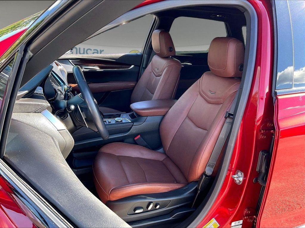 Used 2024 Cadillac XT5 Sportv w/ Technology Package AWD/4WD image 9