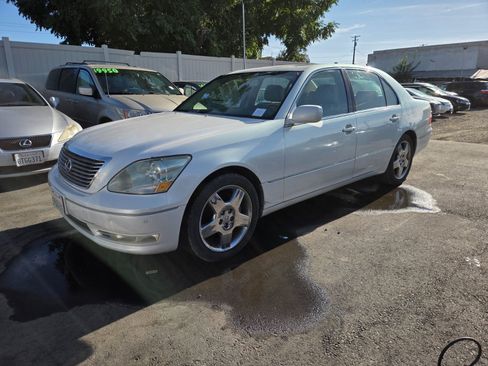 Used 2005 Lexus LS 430 RWD image 1