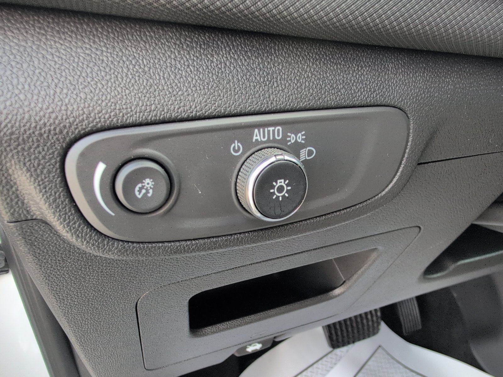 Used 2025 Chevrolet TrailBlazer LT AWD/4WD image 16