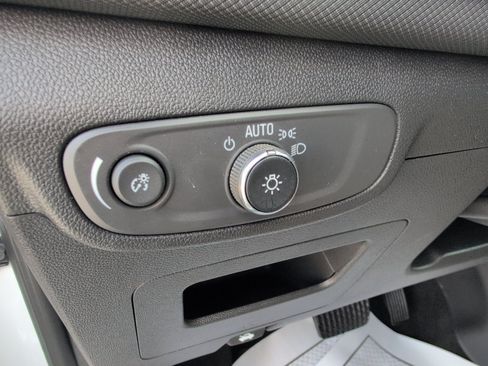 Used 2025 Chevrolet TrailBlazer LT AWD/4WD image 16