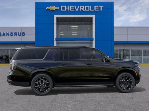 New 2026 Chevrolet Suburban RST image 29