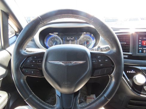 Used 2020 Chrysler Pacifica Touring w/ S Appearance Package image 14