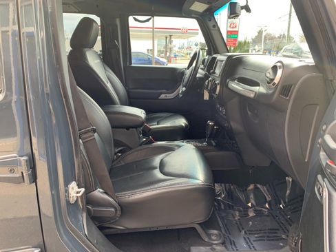 Used 2017 Jeep Wrangler Unlimited Rubicon AWD/4WD image 35